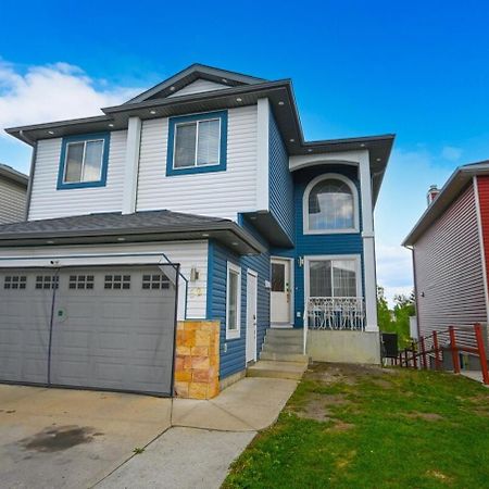 52-3 Bed Suite On Lake Central Ac By Airport YYC المظهر الخارجي الصورة