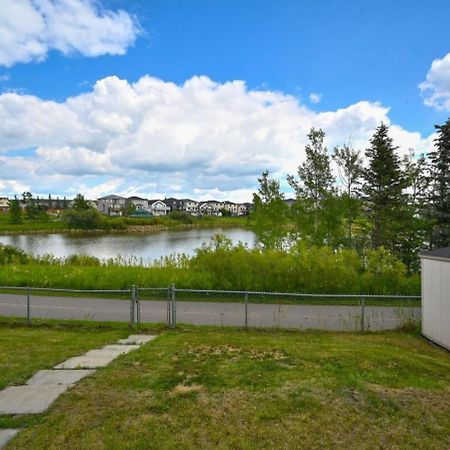 52-3 Bed Suite On Lake Central Ac By Airport YYC المظهر الخارجي الصورة