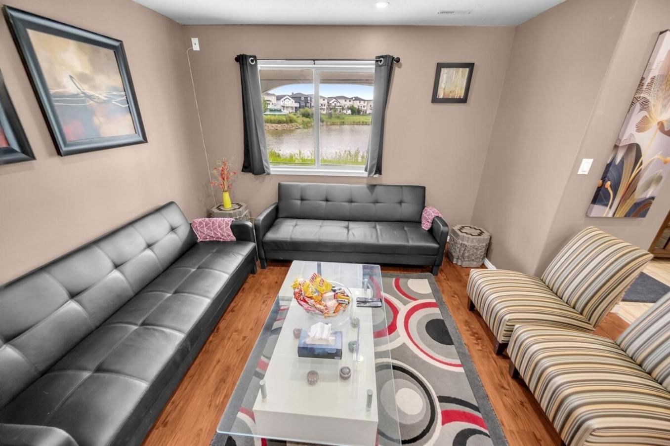 52-3 Bed Suite On Lake Central Ac By Airport YYC المظهر الخارجي الصورة