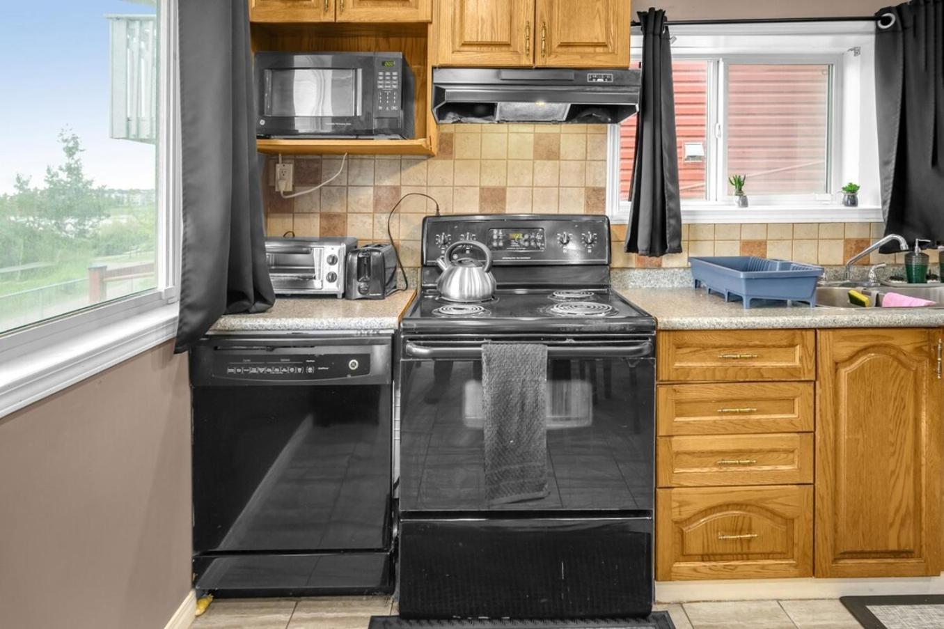 52-3 Bed Suite On Lake Central Ac By Airport YYC المظهر الخارجي الصورة