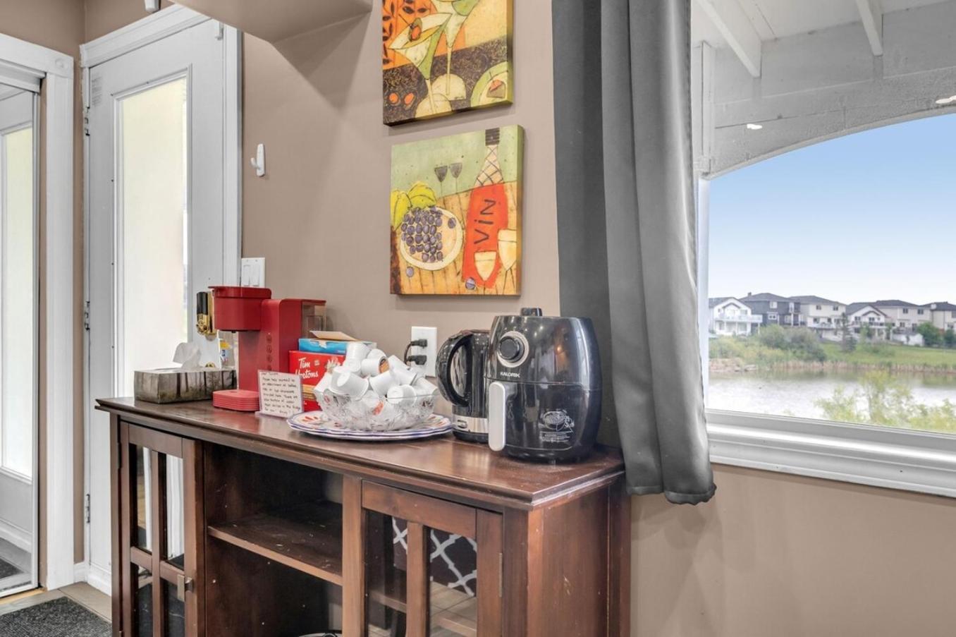52-3 Bed Suite On Lake Central Ac By Airport YYC المظهر الخارجي الصورة