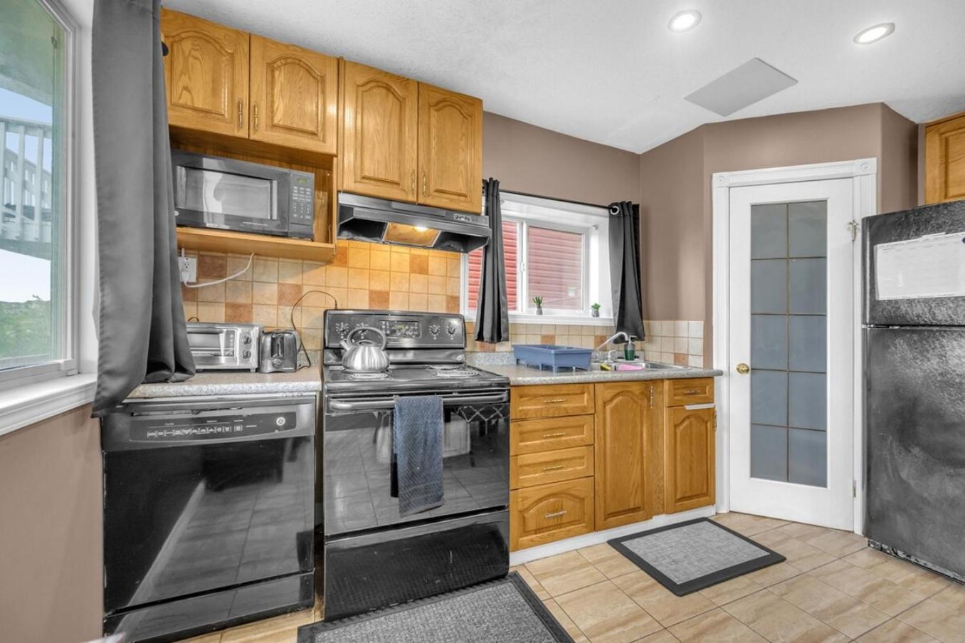 52-3 Bed Suite On Lake Central Ac By Airport YYC المظهر الخارجي الصورة